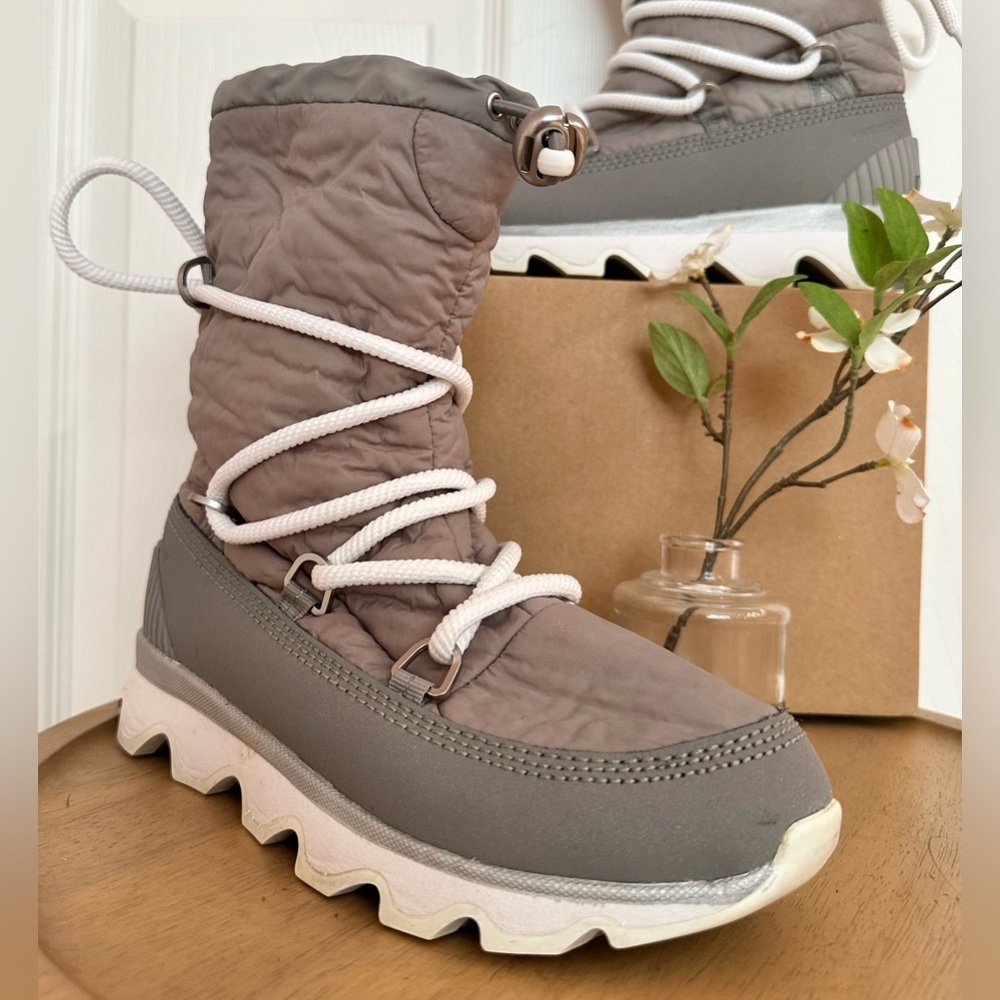 SOREL ~ Women’s Gray and White Winter/Snow Lace-Up Boots w/Fleece Lining size 8 - Picture 9 of 10